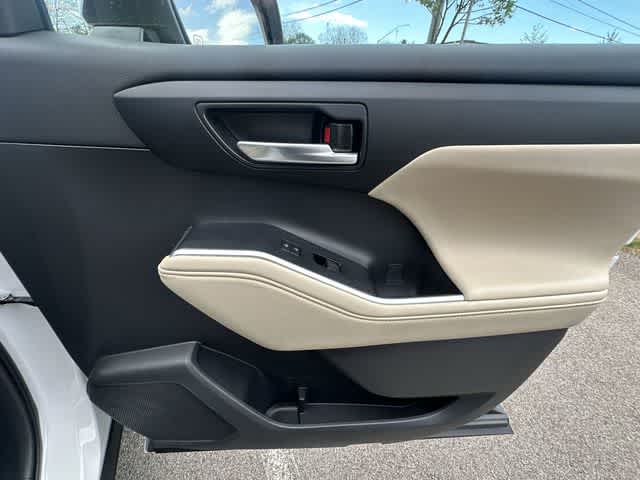 Thumbnail: 2023 Toyota Highlander - 23