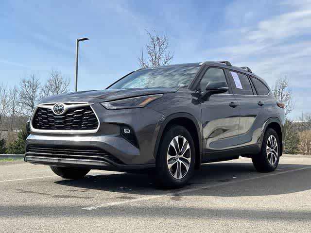 Thumbnail: 2023 Toyota Highlander - 21