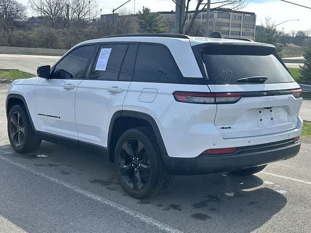 Thumbnail: 2022 Jeep Grand Cherokee - 24