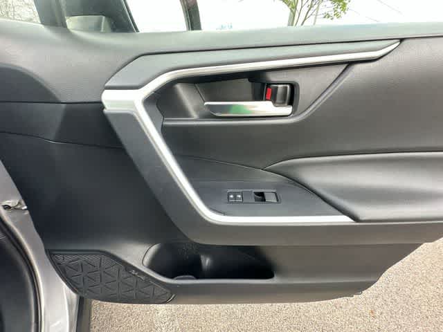 Thumbnail: 2021 Toyota RAV4 - 22