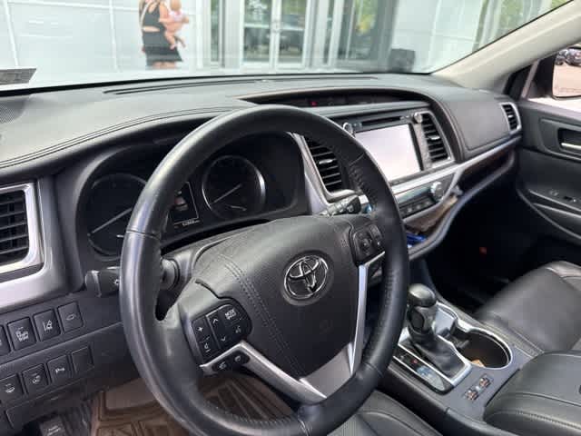 Thumbnail: 2015 Toyota Highlander - 8