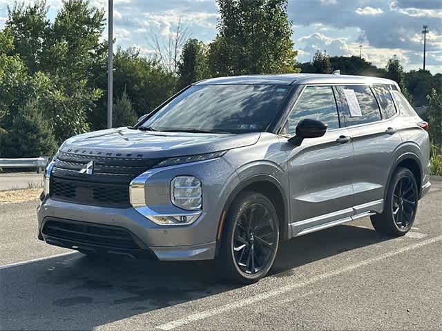 Thumbnail: 2023 Mitsubishi Outlander - 1