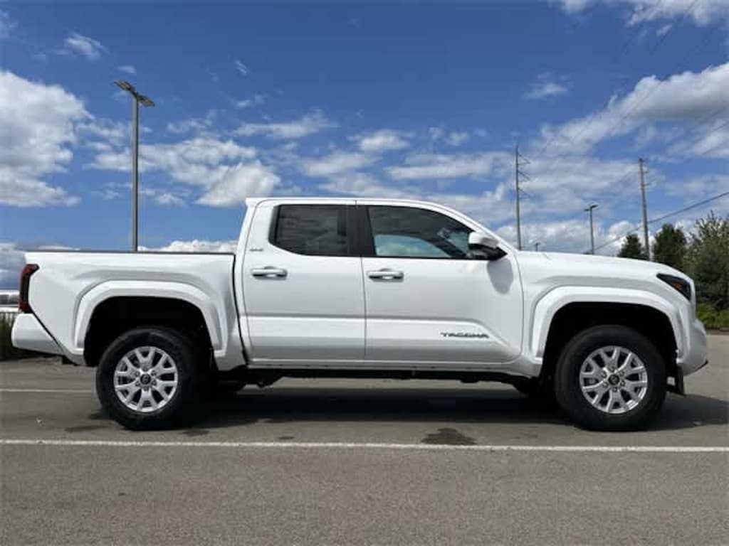 New 2025 Toyota Tacoma SR5 Truck Double Cab