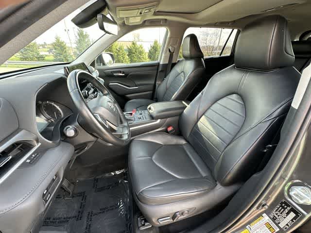Thumbnail: 2023 Toyota Highlander - 17