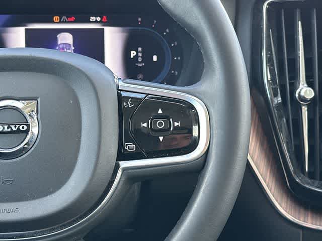 Thumbnail: 2023 Volvo XC60 - 9