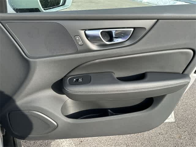 Thumbnail: 2025 Volvo S60 - 25