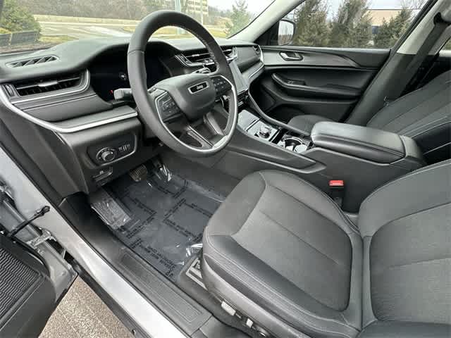 Thumbnail: 2023 Jeep Grand Cherokee - 16