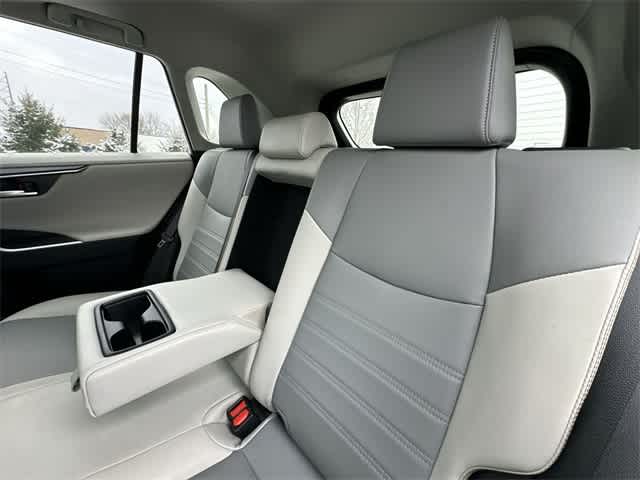 Thumbnail: 2019 Toyota RAV4 - 17