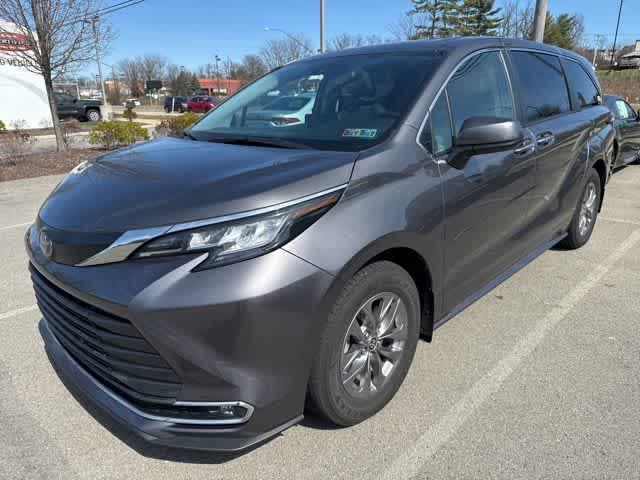 2023 Toyota Sienna XLE 7-Passenger Hybrid AWD's photo