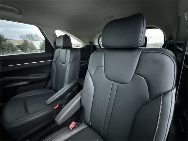 Thumbnail: 2023 Kia Sorento - 18