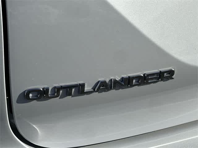 Thumbnail: 2025 Mitsubishi Outlander - 33