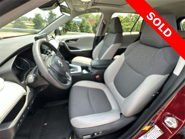 2022 Toyota RAV4 XLE 16