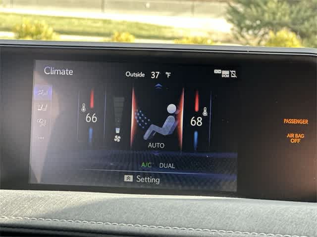 Thumbnail: 2020 Lexus UX - 15