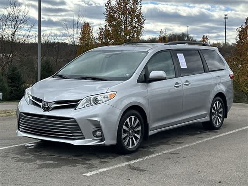 Used 2018 Toyota Sienna XLE Premium 7 Passenger Van Passenger Van