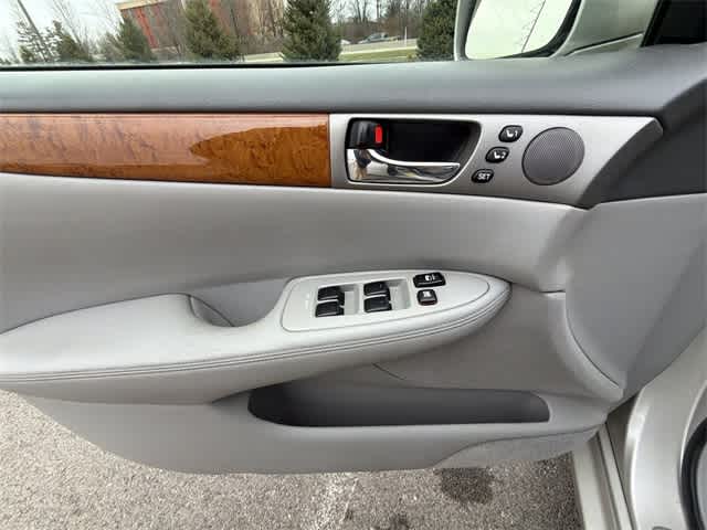 Thumbnail: 2005 Lexus ES - 14