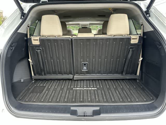 Thumbnail: 2023 Toyota Highlander - 25