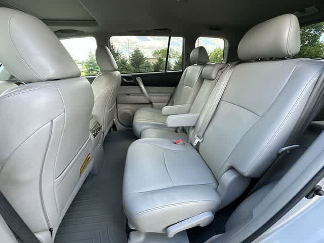 Thumbnail: 2012 Toyota Highlander - 17