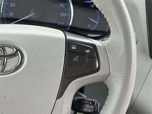 Thumbnail: 2013 Toyota Sienna - 10