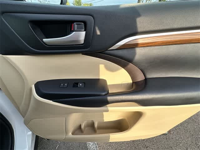 Thumbnail: 2018 Toyota Highlander - 25