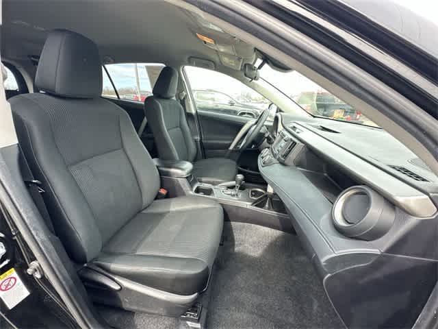 Thumbnail: 2018 Toyota RAV4 - 17