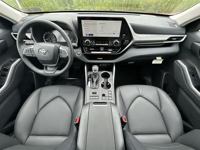 Thumbnail: 2024 Toyota Highlander - 20