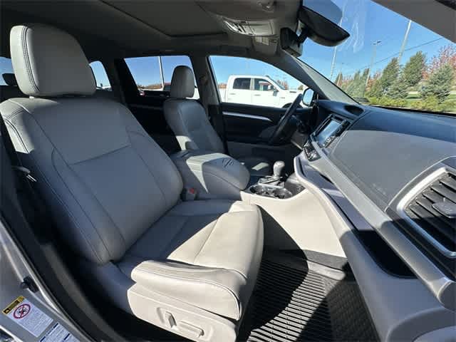 Thumbnail: 2018 Toyota Highlander - 24