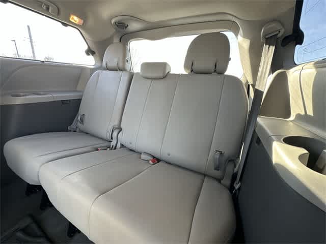 Thumbnail: 2020 Toyota Sienna - 20