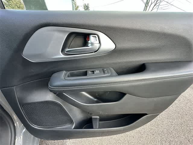 Thumbnail: 2022 Chrysler Pacifica - 19