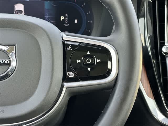 Thumbnail: 2025 Volvo S60 - 10