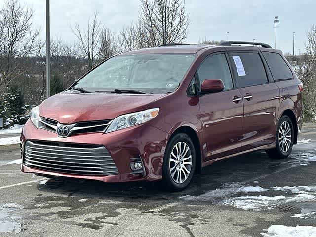 Thumbnail: 2018 Toyota Sienna - 1