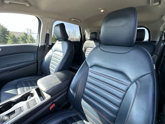 Thumbnail: 2022 Ford Edge - 15