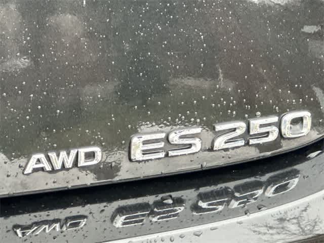 Thumbnail: 2021 Lexus ES - 27