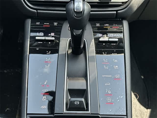 Thumbnail: 2023 Porsche Macan - 16