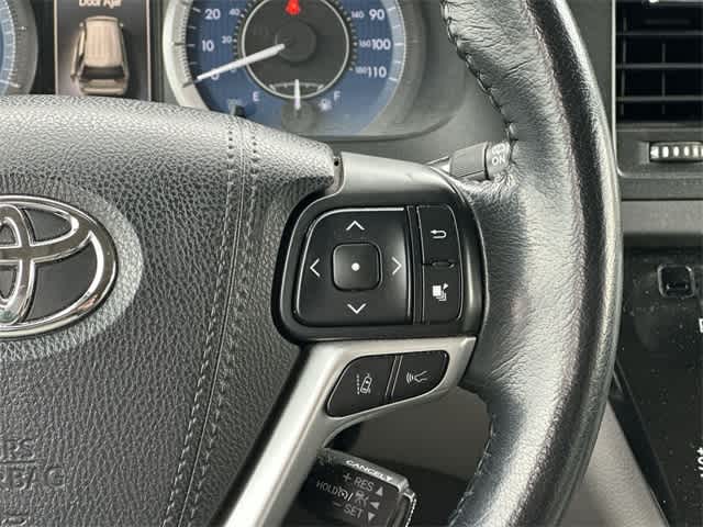 Thumbnail: 2018 Toyota Sienna - 10