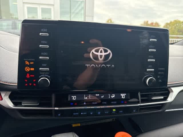 Thumbnail: 2023 Toyota Sienna - 8