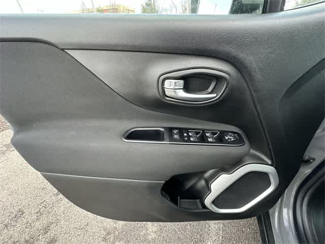 Thumbnail: 2021 Jeep Renegade - 17