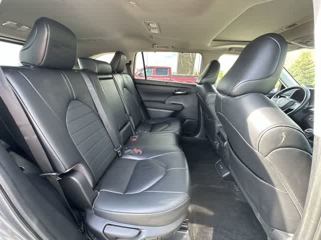 Thumbnail: 2023 Toyota Highlander - 25