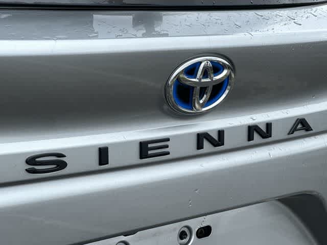 Thumbnail: 2023 Toyota Sienna - 18
