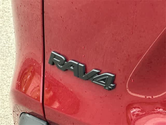 2022 Toyota RAV4 XLE 18