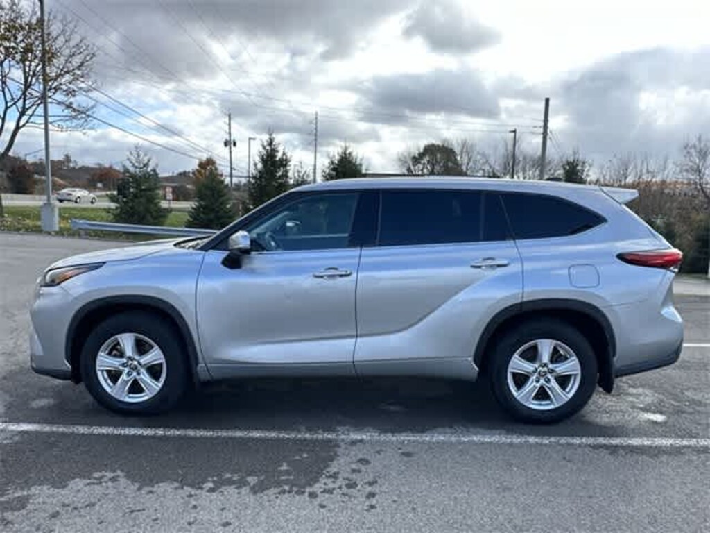 Used 2022 Toyota Highlander LE SUV
