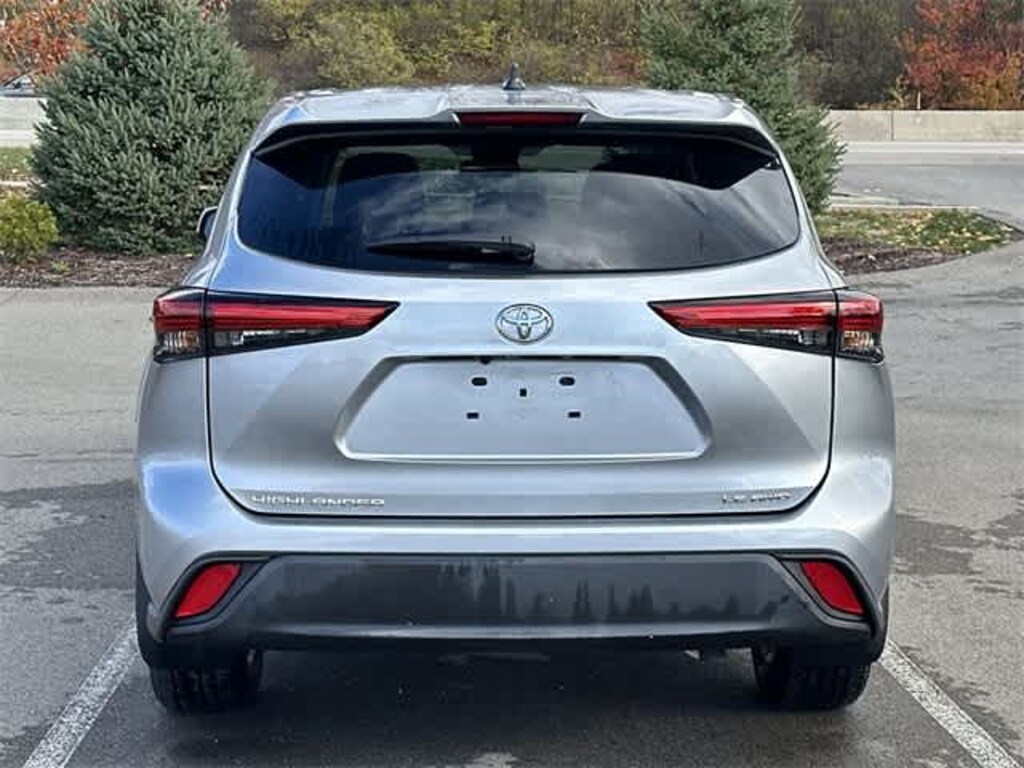 Used 2022 Toyota Highlander LE SUV