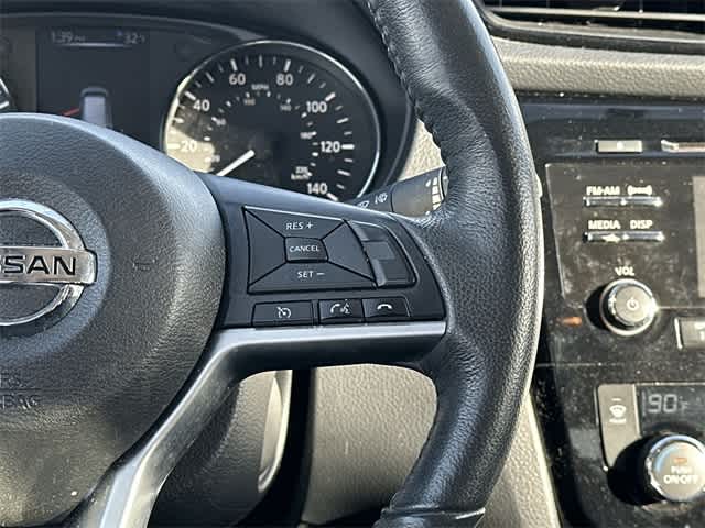 Thumbnail: 2017 Nissan Rogue - 9