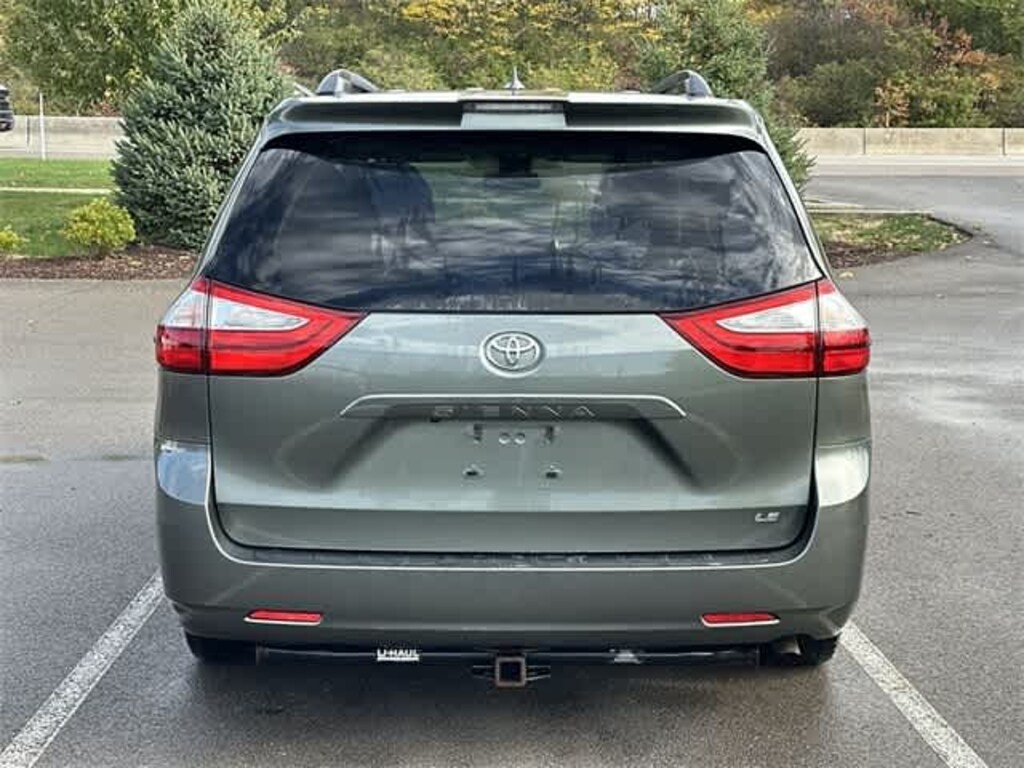 Used 2018 Toyota Sienna LE 8 Passenger Van Passenger Van