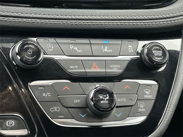 Thumbnail: 2021 Chrysler Pacifica - 17