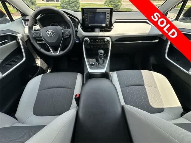 2022 Toyota RAV4 XLE 19