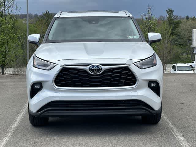 Thumbnail: 2023 Toyota Highlander - 32