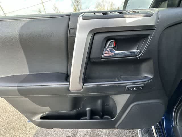 Thumbnail: 2022 Toyota 4Runner - 18