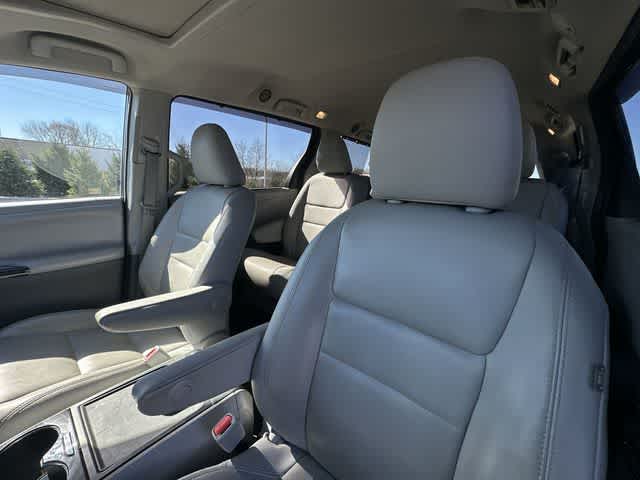 Thumbnail: 2020 Toyota Sienna - 14