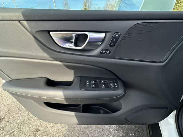 Thumbnail: 2025 Volvo S60 - 18