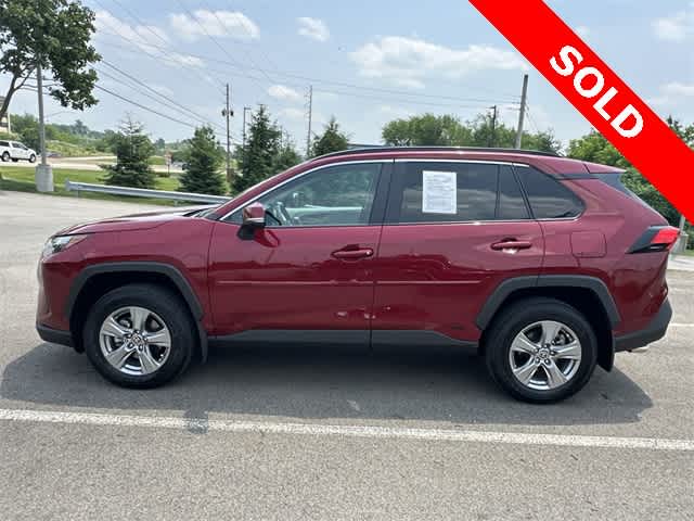 2022 Toyota RAV4 XLE 2
